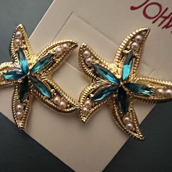 🩵 Betsey Johnson NEW Sparkling crystal starfish earrings 🩵 - Picture 1 of 9